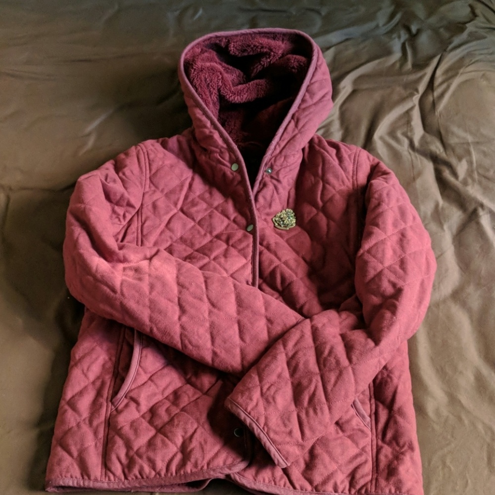 Uniqlo fur coat with awesome Hogwarts pin !